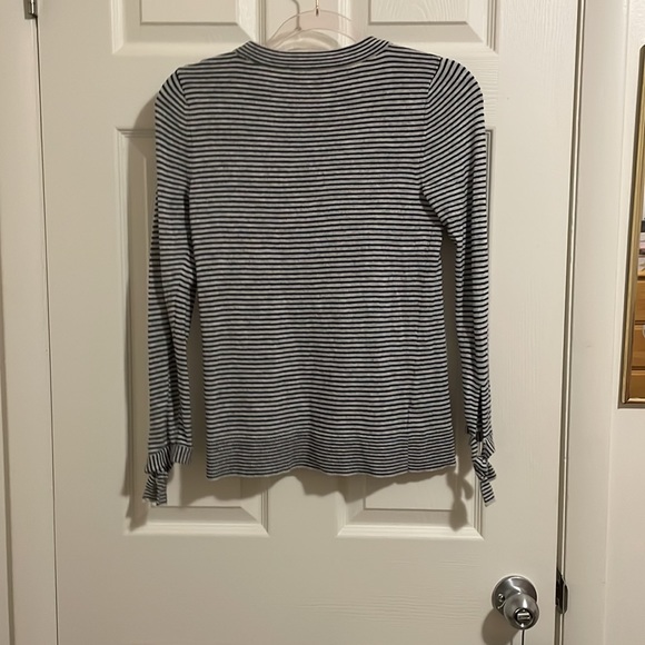 🛍️GUC LOFT sweater w/ tie sleeves XSP 269 - Picture 3 of 3